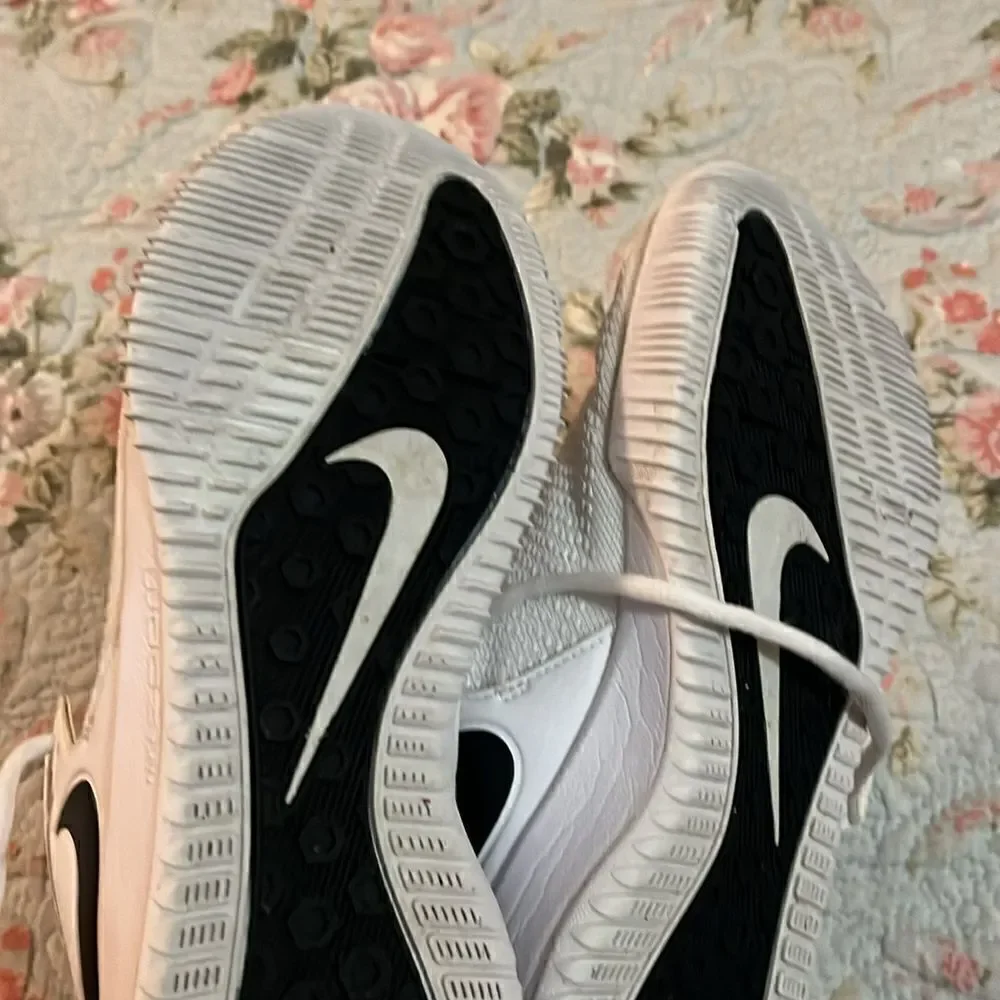 Nike zoom sneakers